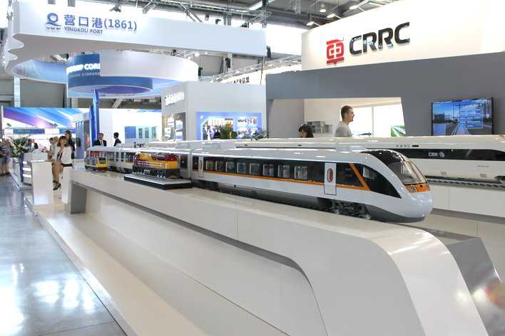 Холдинг CRRC Китай показал модель «Сапсанов», составы которых будут собирать совместно с группой «Синара» для ВСМ Москва-Казань. 